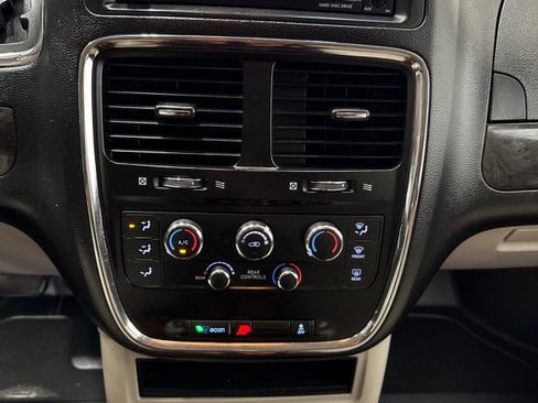 Used 2019 Dodge Grand Caravan SE w/ Power Convenience Group I image 23