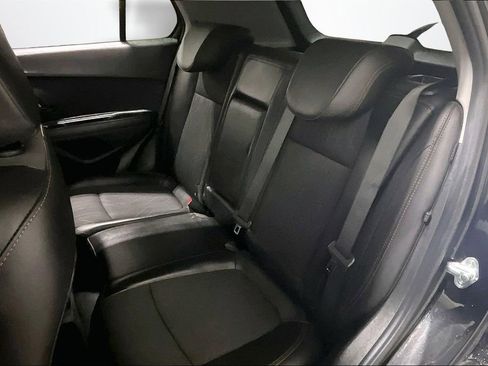 Used 2019 Chevrolet Trax LT w/ LT Convenience Package image 21