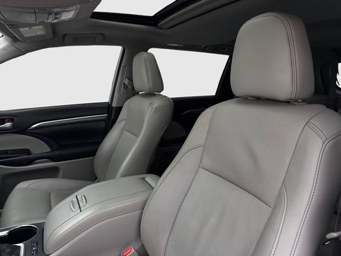Used 2018 Toyota Highlander Limited FWD image 15