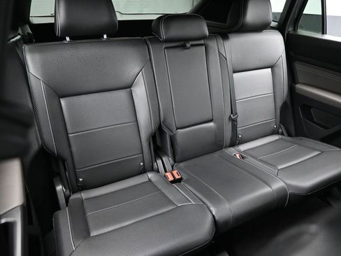 Used 2022 Volkswagen Atlas Cross Sport SE image 29