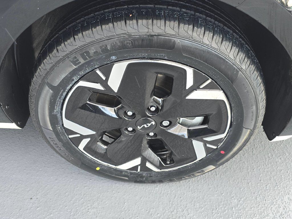 Certified 2023 Kia Niro Wave w/ Wave Preserve Package FWD image 11