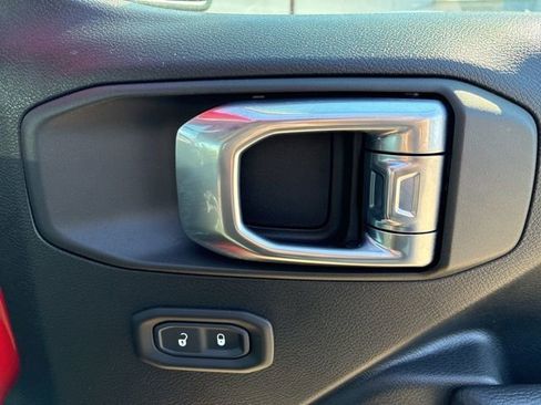 Used 2022 Jeep Wrangler Unlimited Rubicon w/ Cold Weather Group image 33