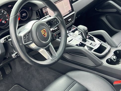 Certified 2021 Porsche Cayenne Coupe image 4