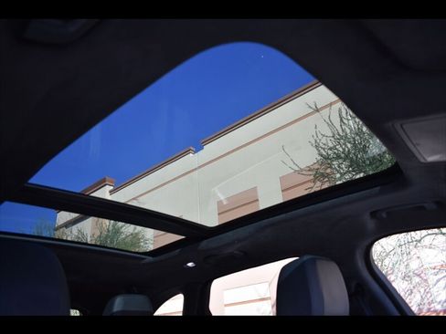 Used 2019 Jaguar F-PACE Premium image 37