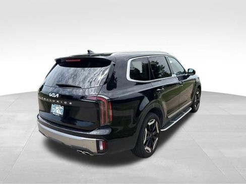 Used 2024 Kia Telluride EX w/ EX Captain's Chair Package FWD image 3