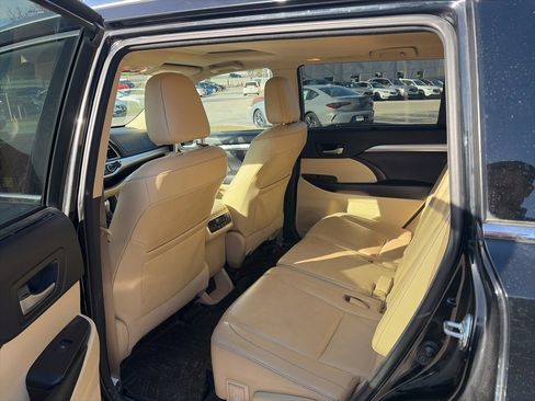Used 2016 Toyota Highlander XLE image 10