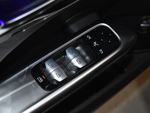 Used 2025 Mercedes-Benz C 300 4MATIC Sedan image 6