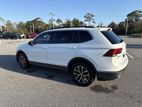Used 2021 Volkswagen Tiguan SE w/ Panoramic Sunroof Package image 5