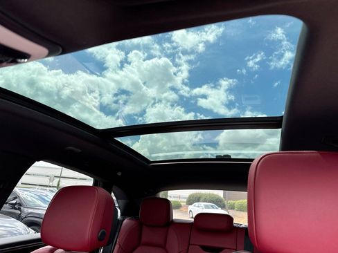 Used 2022 Porsche Macan AWD/4WD image 15