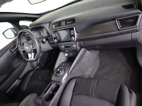 Used 2025 Nissan Leaf S image 11