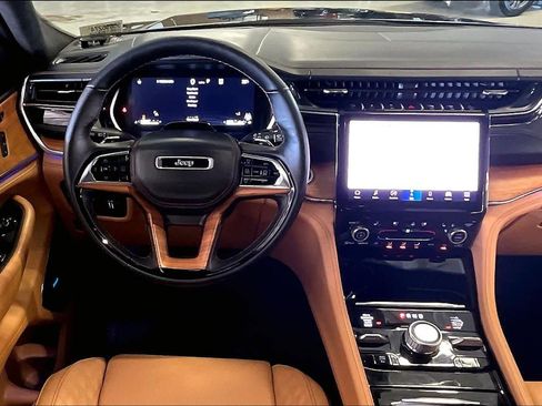 Used 2025 Jeep Grand Cherokee Summit image 5