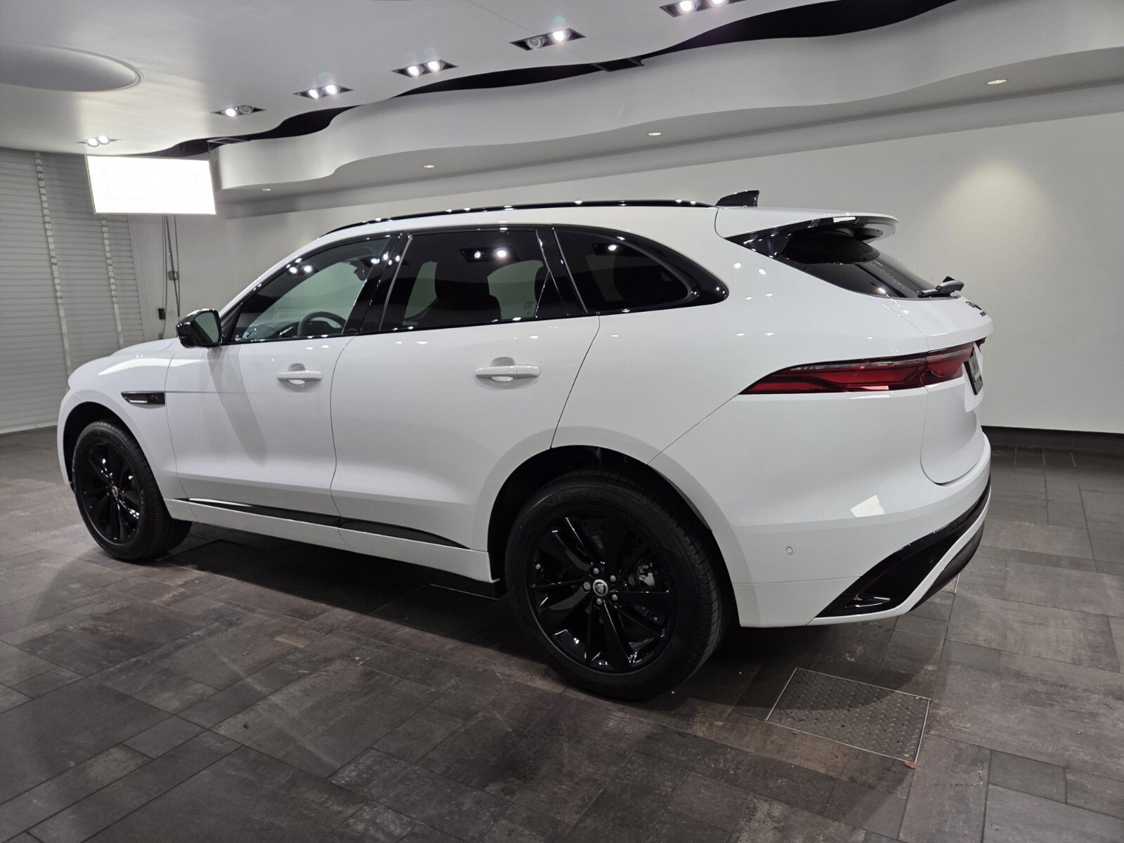 New 2026 Jaguar F-PACE R-Dynamic S AWD/4WD image 4