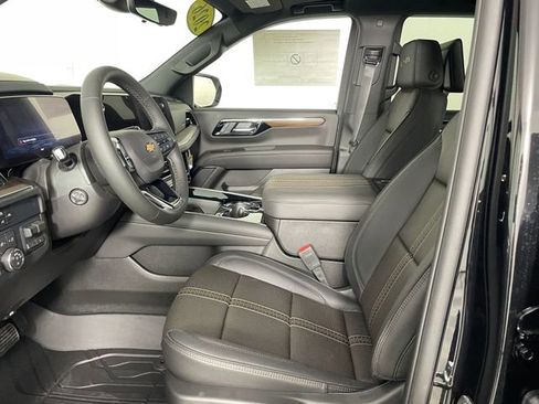 New 2026 Chevrolet Suburban High Country image 2