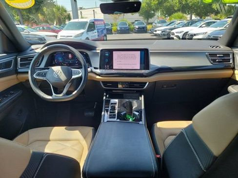 Used 2024 Volkswagen Atlas Cross Sport SE w/ Panoramic Sunroof Package FWD image 2