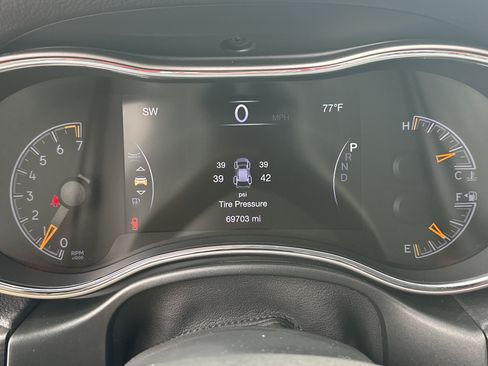 Used 2020 Jeep Grand Cherokee Altitude AWD/4WD image 28