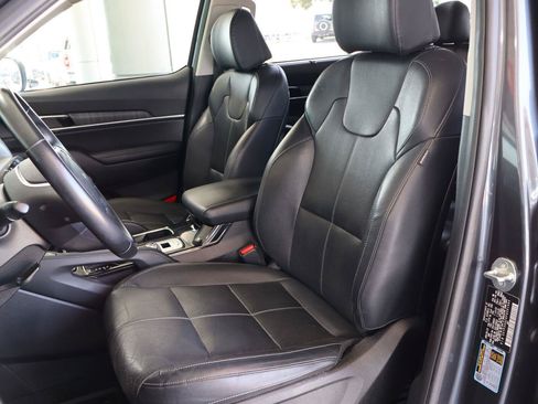 Used 2023 Kia Telluride EX w/ EX Captain's Chair Package FWD image 12