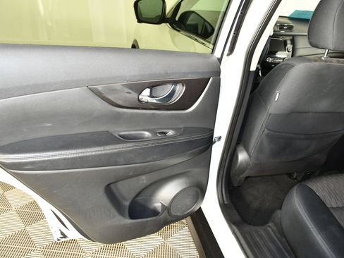 Used 2018 Nissan Rogue SV w/ Premium Package image 48