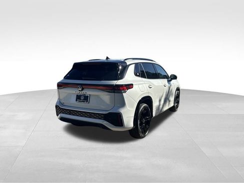 New 2026 Volkswagen Tiguan SE R-Line image 5