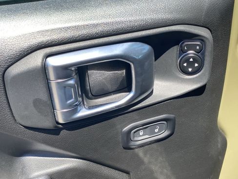 Used 2025 Jeep Wrangler Sport AWD/4WD image 13