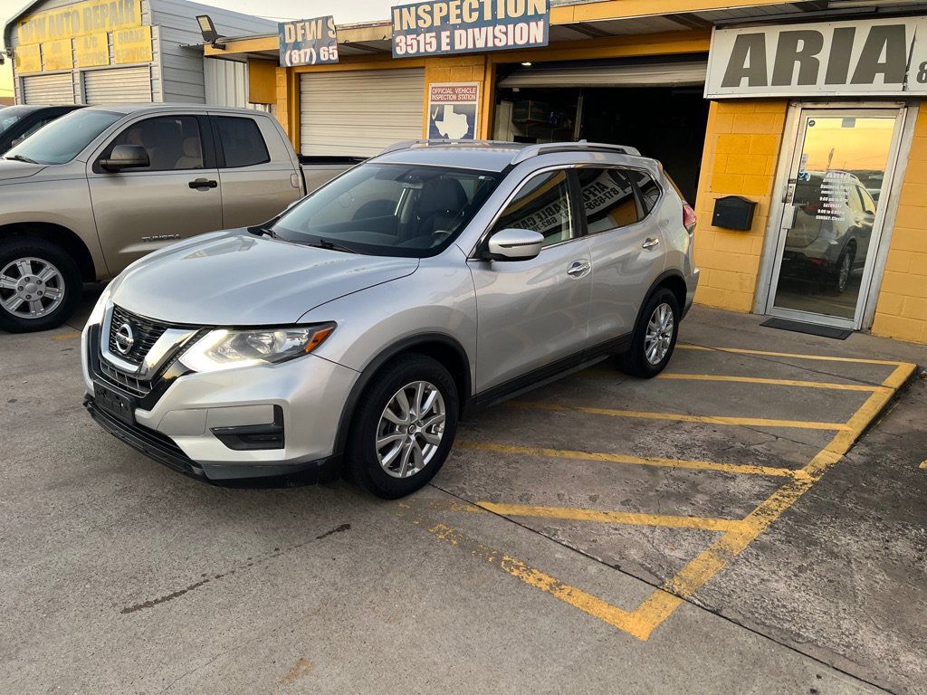 Used 2017 Nissan Rogue SV FWD image 4
