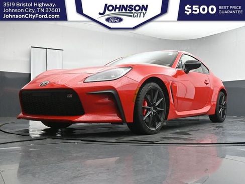 Used 2025 Toyota GR86 Premium w/ Performance Package RWD image 29
