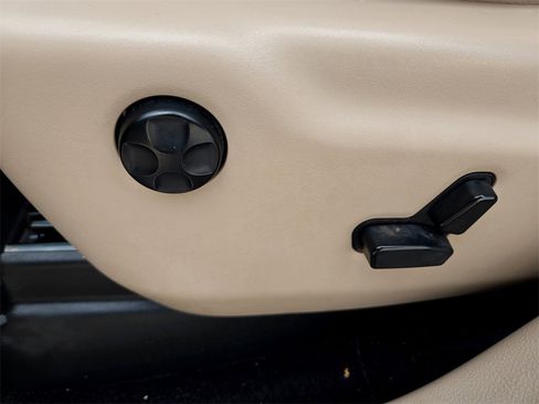 Used 2017 Jeep Grand Cherokee Limited image 26