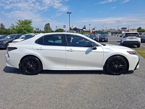 Used 2022 Toyota Camry XSE FWD image 7