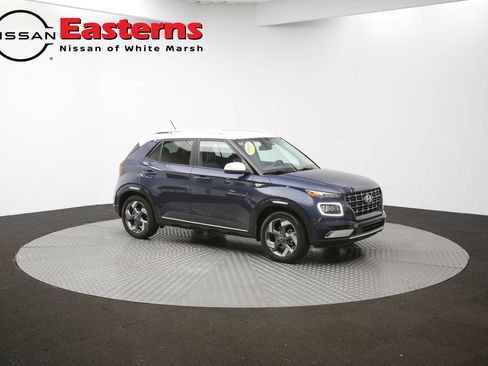 Used 2023 Hyundai Venue Limited image 81
