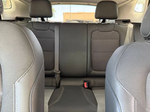 Used 2025 Chevrolet Trax LT FWD image 38