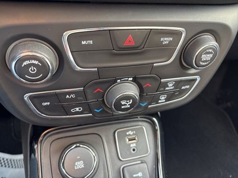 Used 2019 Jeep Compass Limited image 8