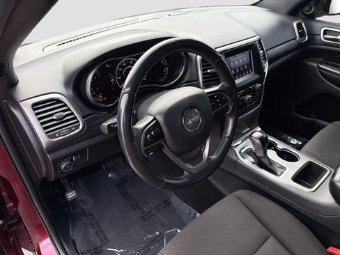 Used 2020 Jeep Grand Cherokee Laredo image 22