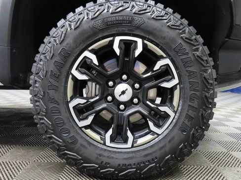 Used 2023 Chevrolet Silverado 1500 ZR2 image 8