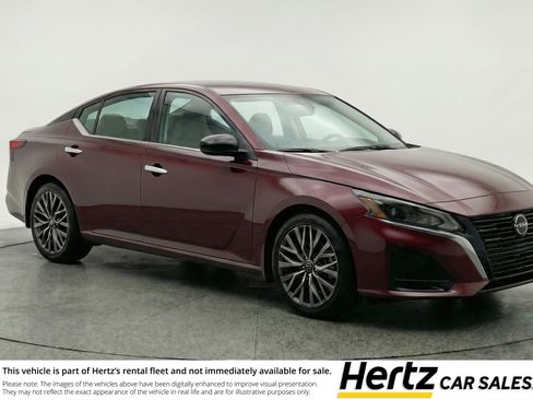 Used 2025 Nissan Altima 2.5 SV image 1