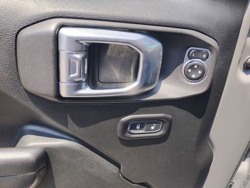 Used 2020 Jeep Wrangler Sport AWD/4WD image 15