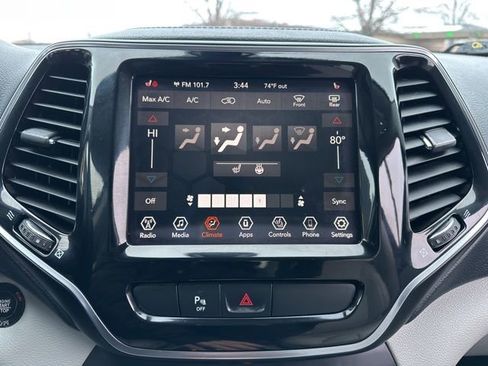 Certified 2019 Jeep Cherokee Limited image 37