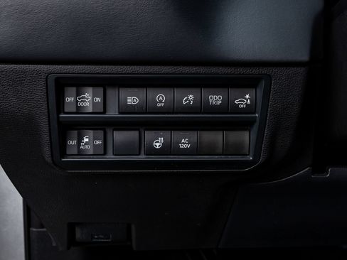Used 2022 Toyota Tundra Platinum AWD/4WD image 21
