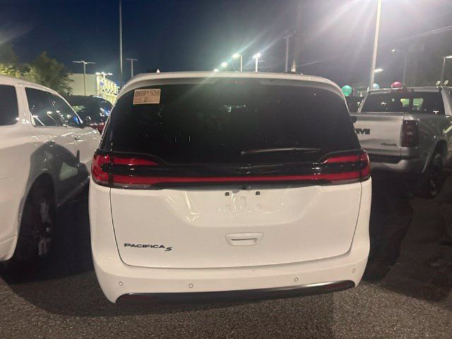 Used 2026 Chrysler Pacifica Select w/ S Appearance Package FWD image 9
