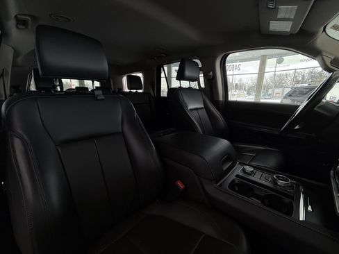 Used 2022 Ford Expedition XLT image 31