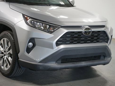Used 2021 Toyota RAV4 XLE Premium FWD image 4