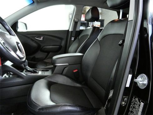 Used 2015 Hyundai Tucson SE image 16