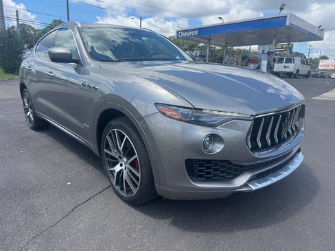 Used 2018 Maserati Levante GranLusso AWD/4WD image 7