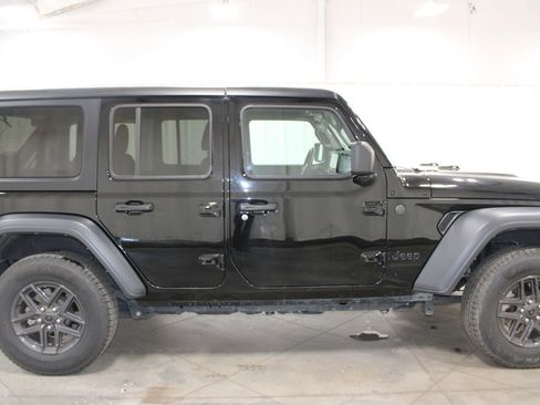 Used 2024 Jeep Wrangler Sport S image 11