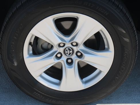 Used 2020 Toyota RAV4 XLE w/ Carpet Mat Package FWD image 9