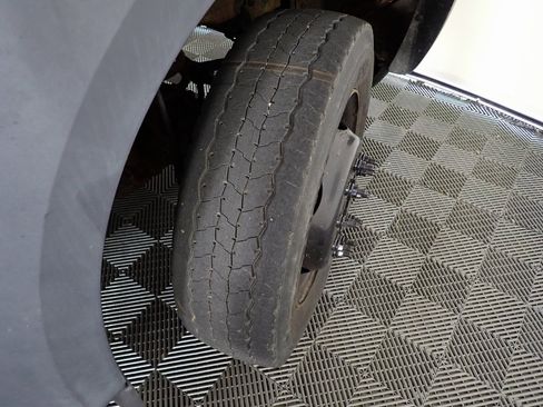 Used 2007 Ford F550 2WD Regular Cab Super Duty image 23