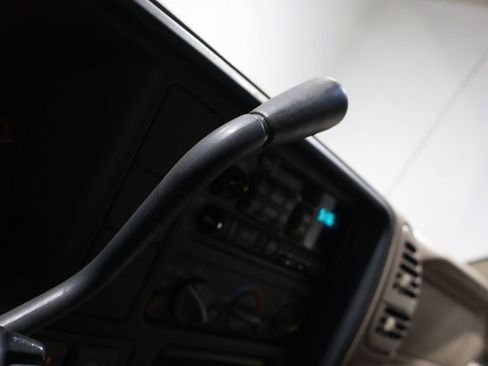 Used 1999 GMC Suburban 4WD w/ Marketing Opt Pkg 3 image 29