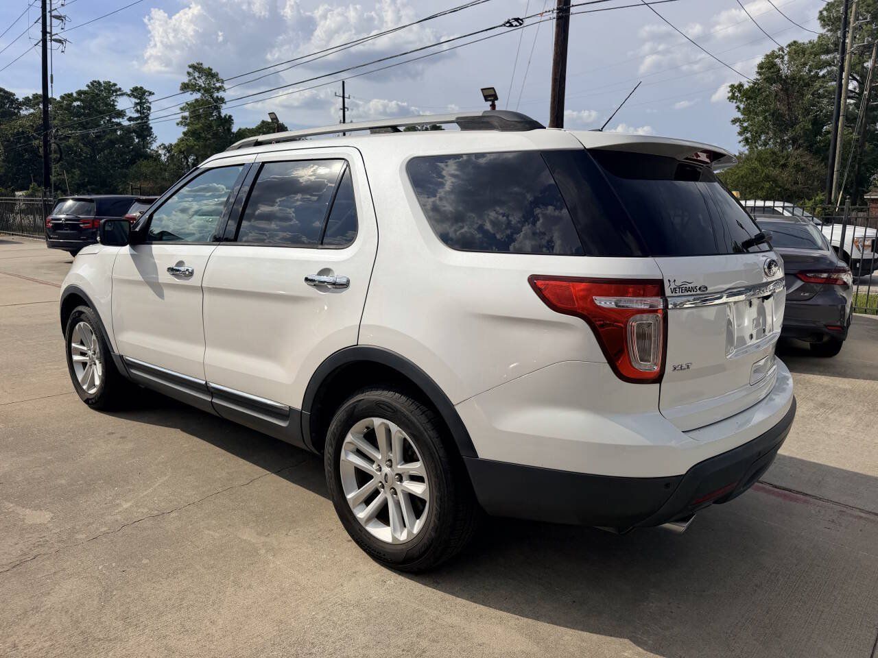 Used 2015 Ford Explorer XLT w/ Equipment Group 202A FWD image 5