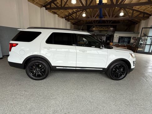 Used 2017 Ford Explorer XLT FWD image 8