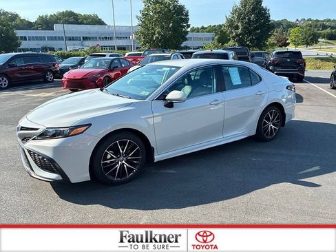 Certified 2024 Toyota Camry SE FWD image 18