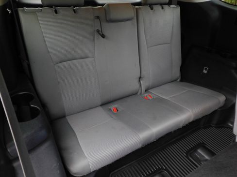 Used 2021 Toyota Highlander LE AWD/4WD image 18