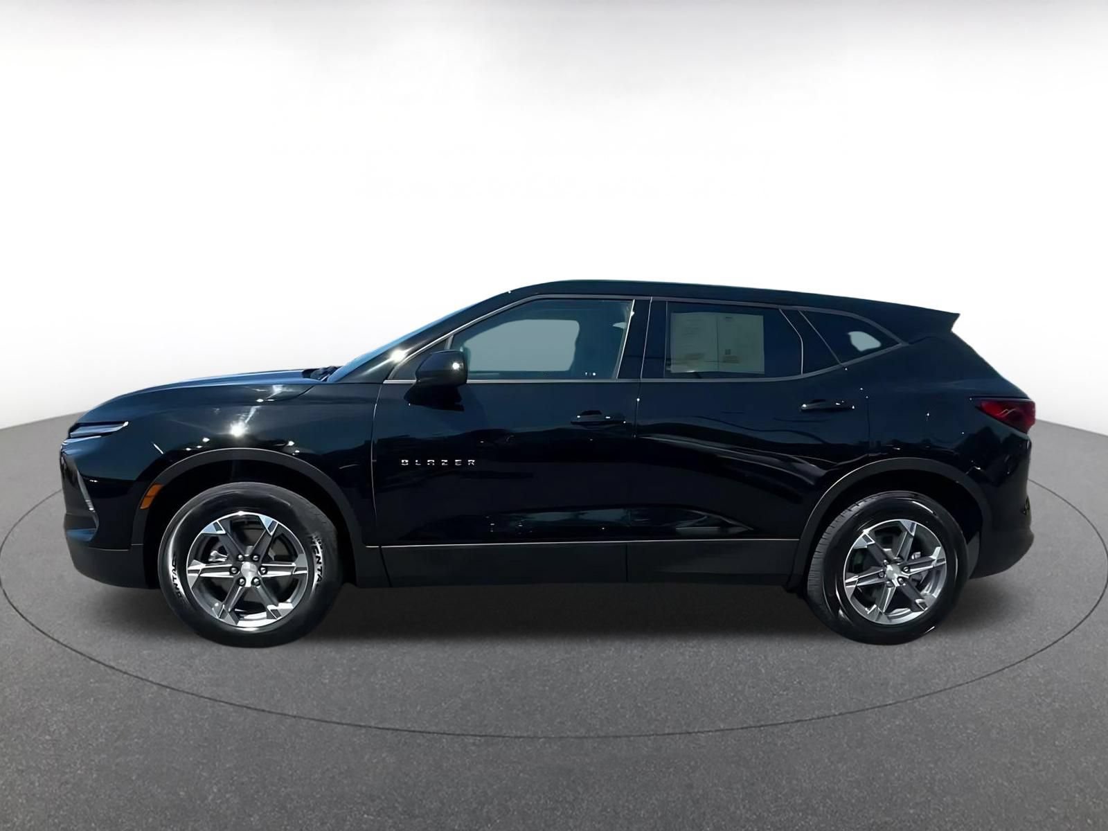Used 2025 Chevrolet Blazer LT FWD image 8